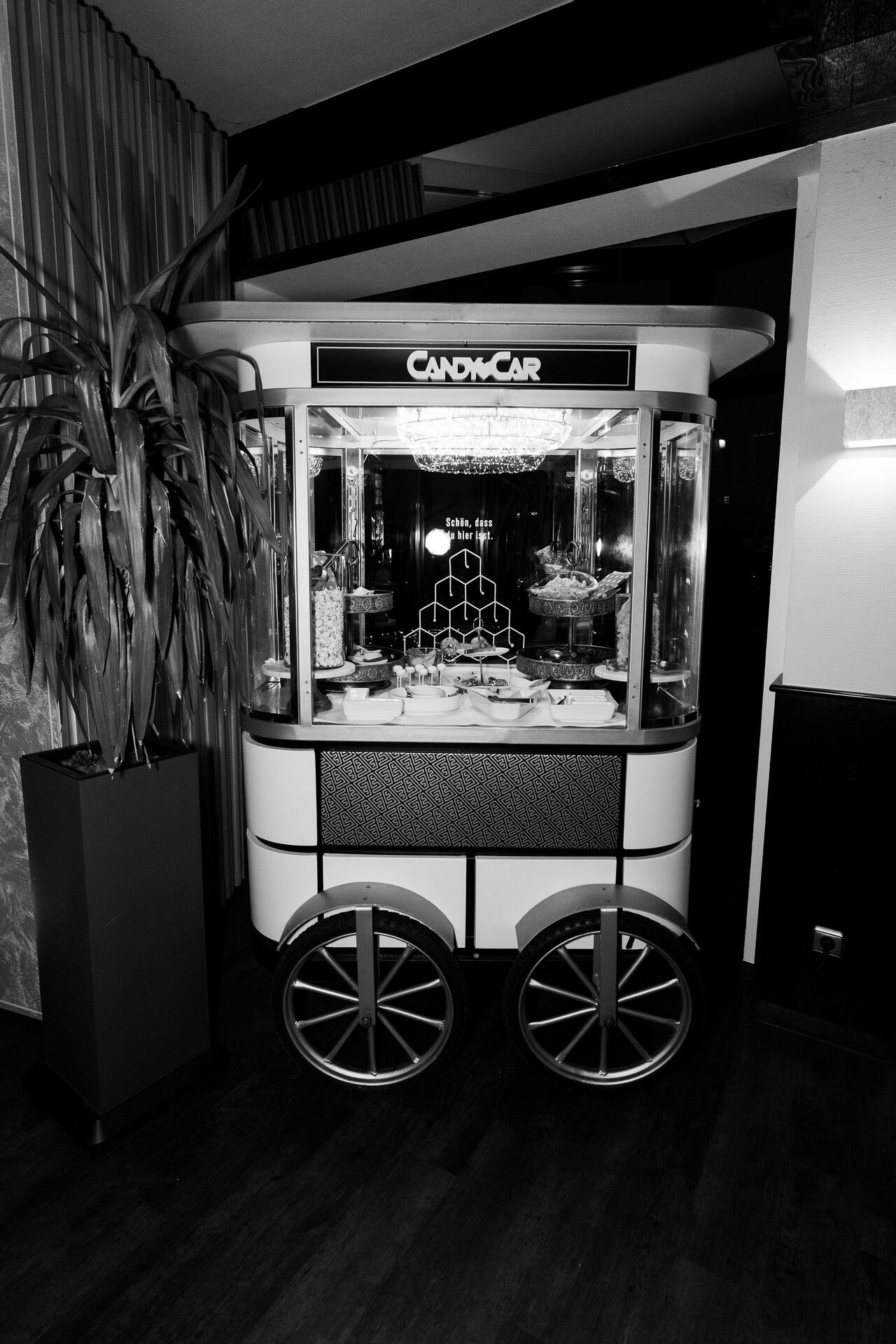 Der Candy-Wagen am Abend, Schwarzweiß