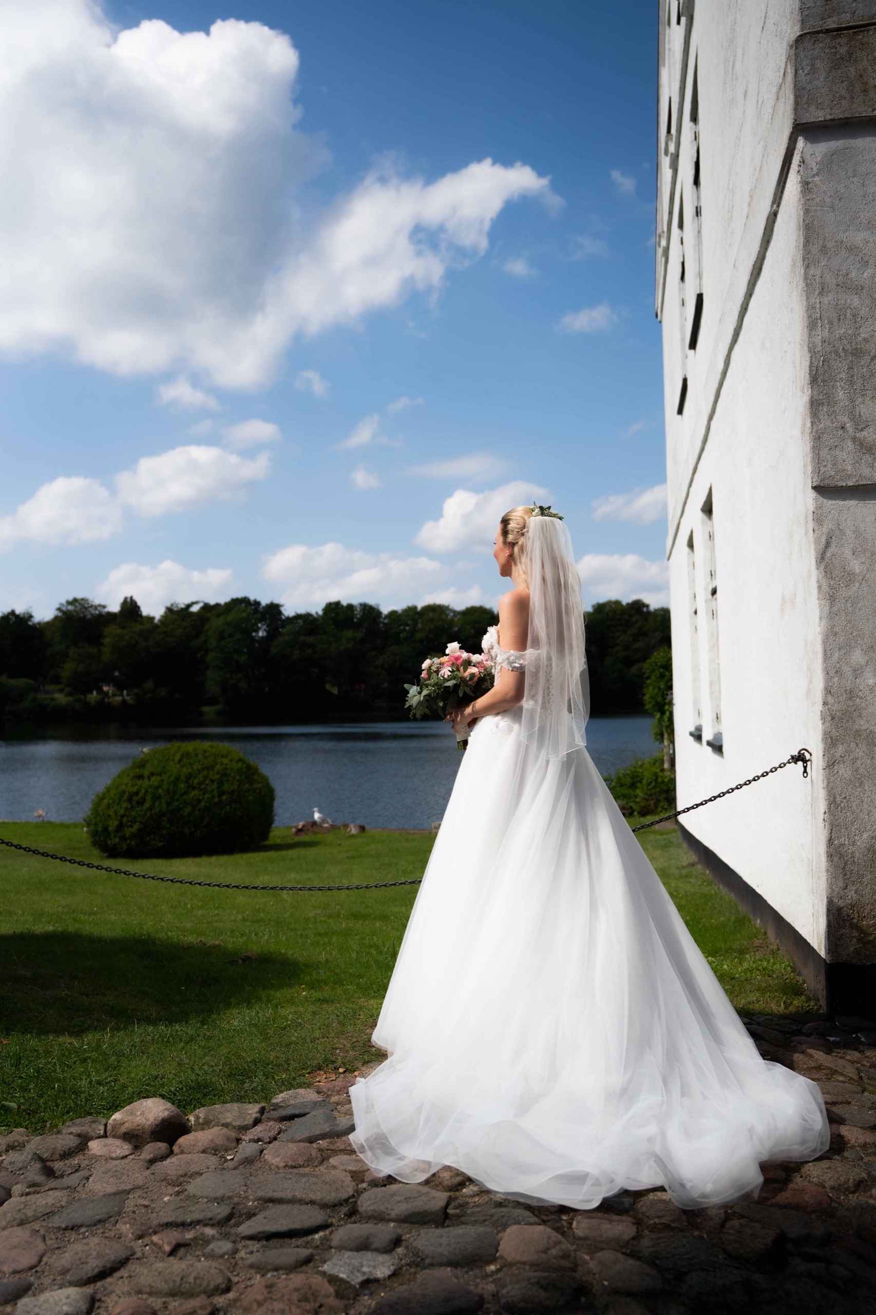 Hochzeitsfotograf deutschlandweit – Brautpaar-Porträt im Freien
